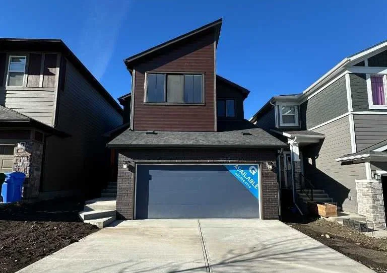 43 Versant View SW, Calgary — main listing photo
