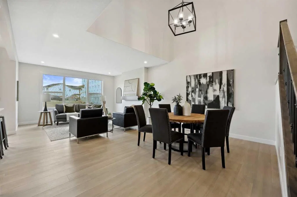 43 Versant View SW, Calgary — photo 5 of 36