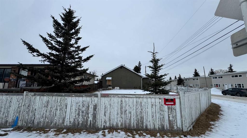 4106 10 Avenue SE, Calgary — photo 2 of 3