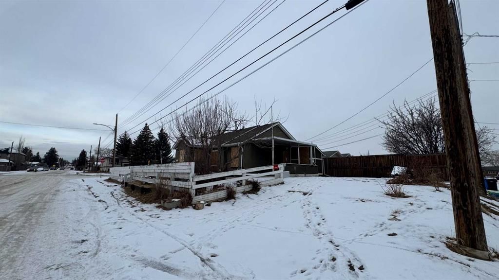 4106 10 Avenue SE, Calgary — photo 3 of 3