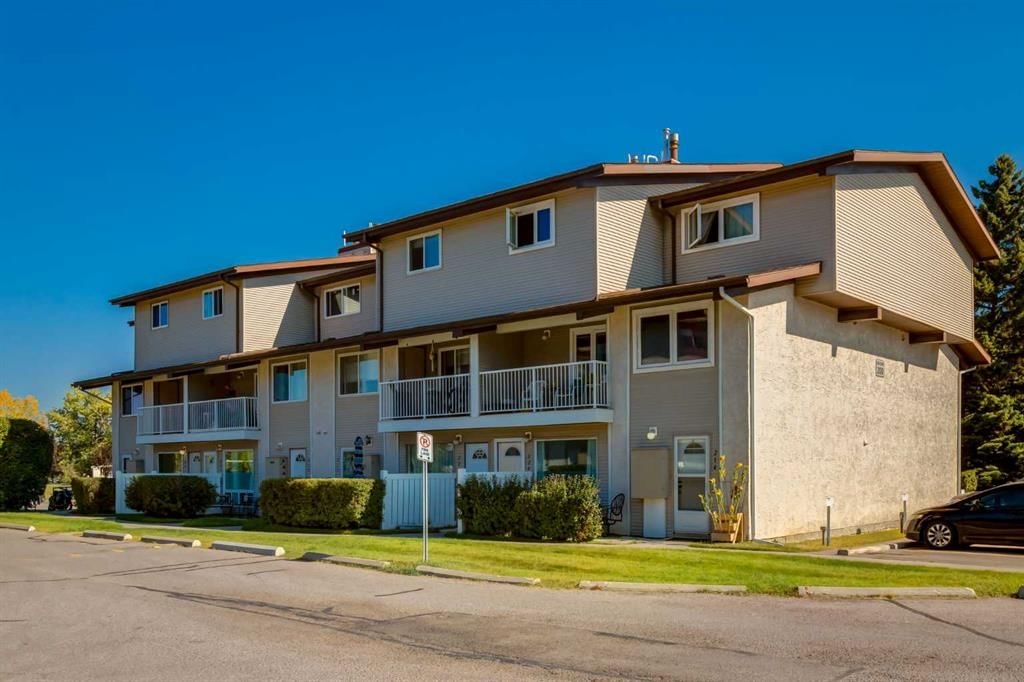221, 200 Brookpark Drive SW, Calgary — photo 4 of 29
