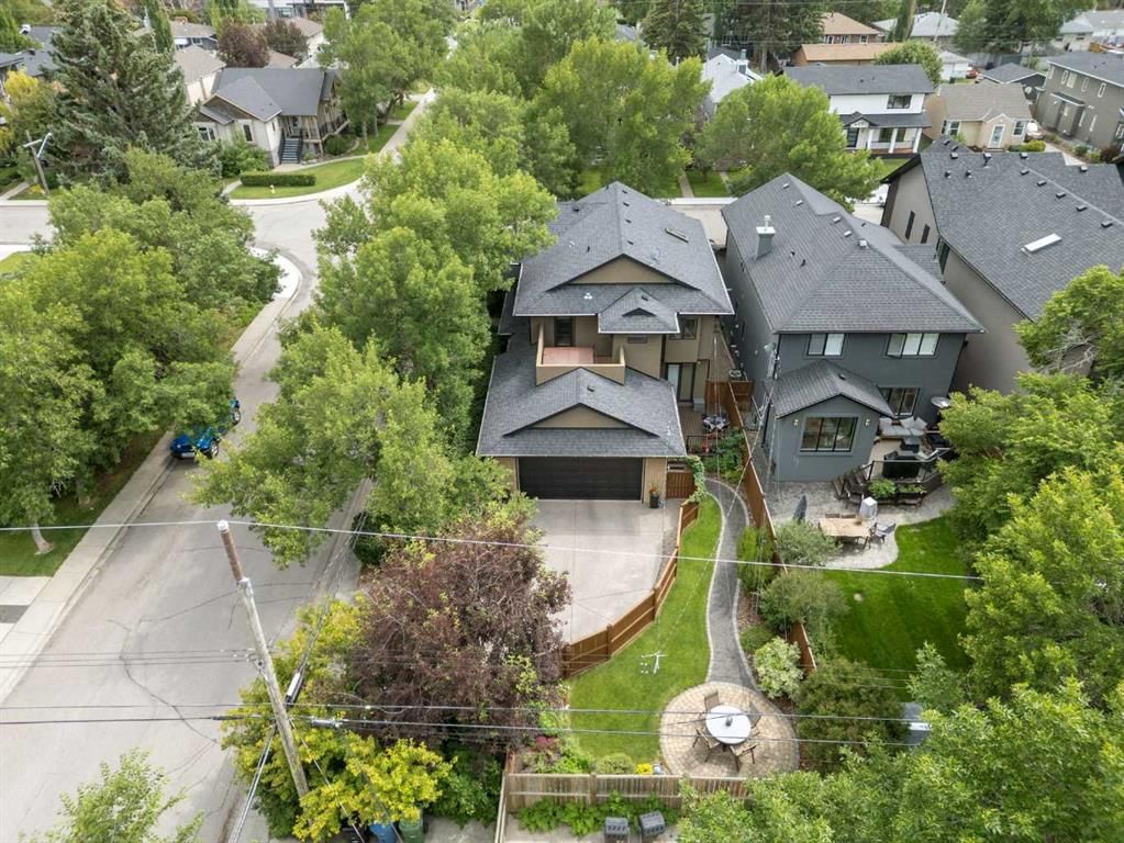 2605 4 Street NE, Calgary — photo 3 of 49
