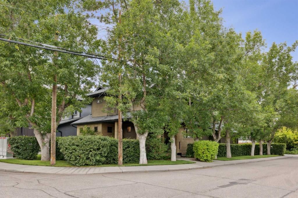2605 4 Street NE, Calgary — photo 4 of 49