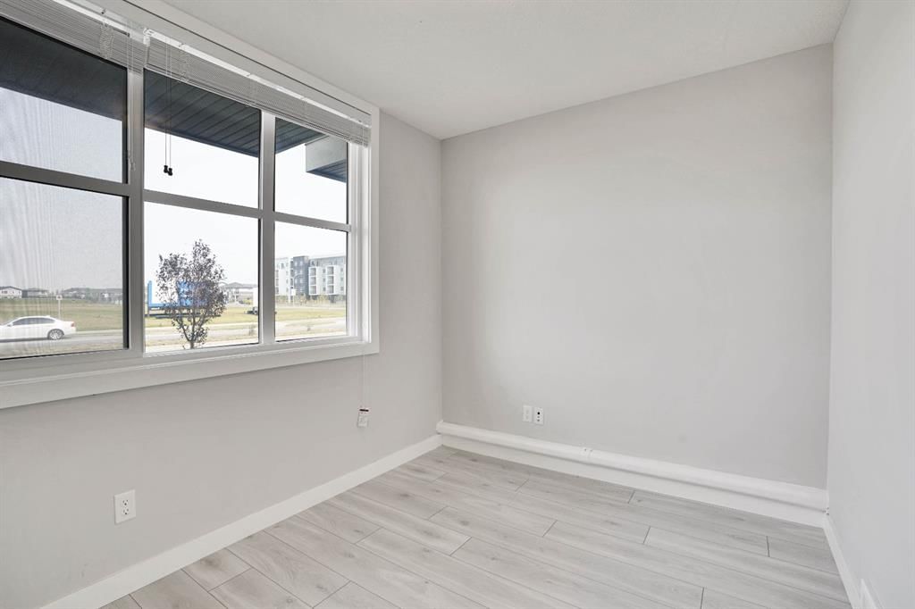6469 128 Avenue NE, Calgary — photo 3 of 31