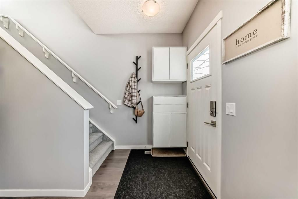 176 Masters Avenue SE, Calgary — photo 3 of 50