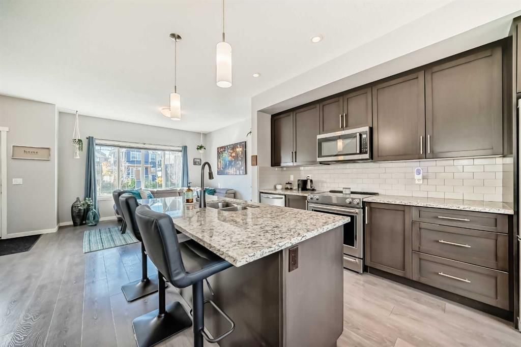 176 Masters Avenue SE, Calgary — photo 5 of 50