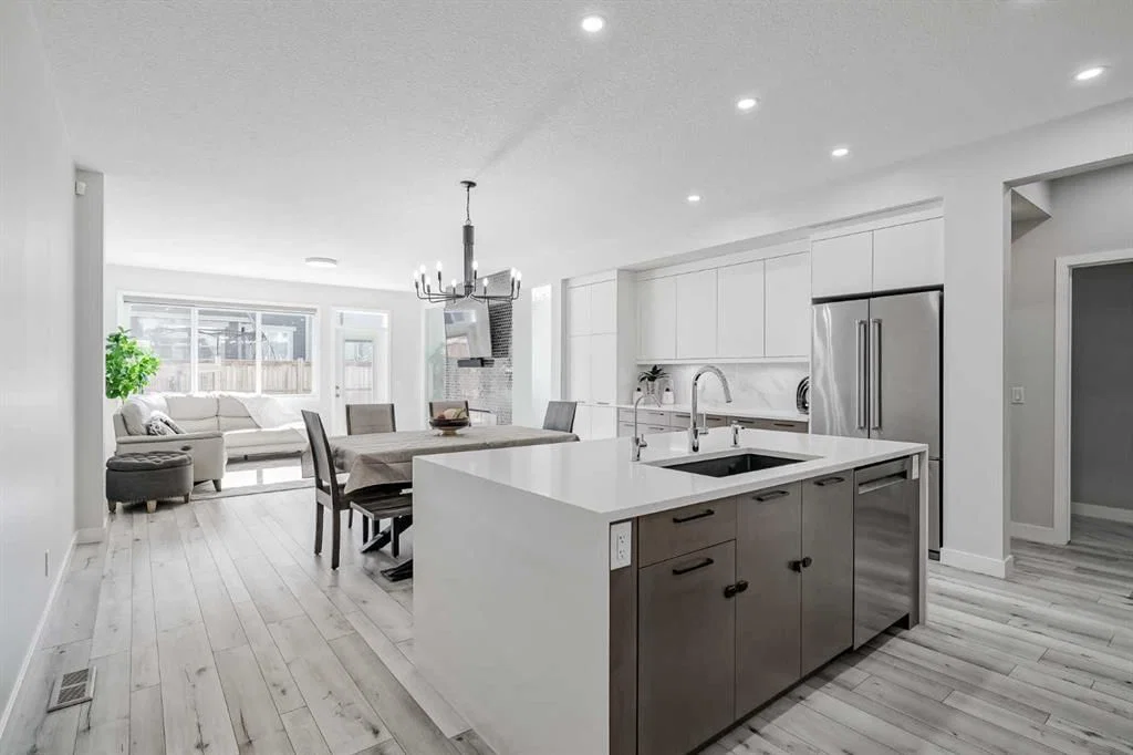 128 Masters Street SE, Calgary — photo 3 of 44