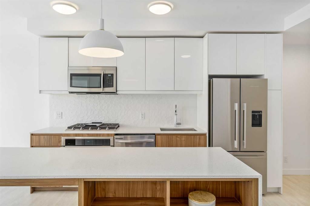 610, 327 9A Street NW, Calgary — main listing photo