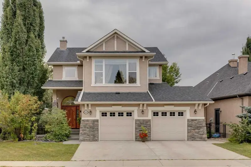 142 Discovery Ridge Boulevard SW, Calgary — main listing photo