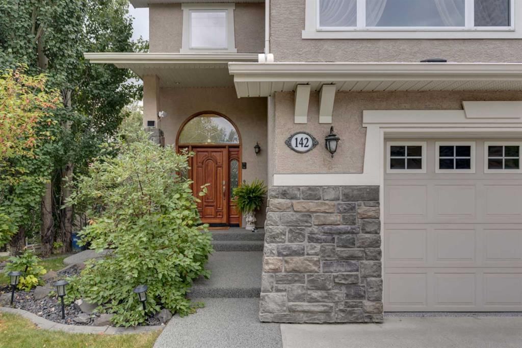 142 Discovery Ridge Boulevard SW, Calgary — photo 2 of 36
