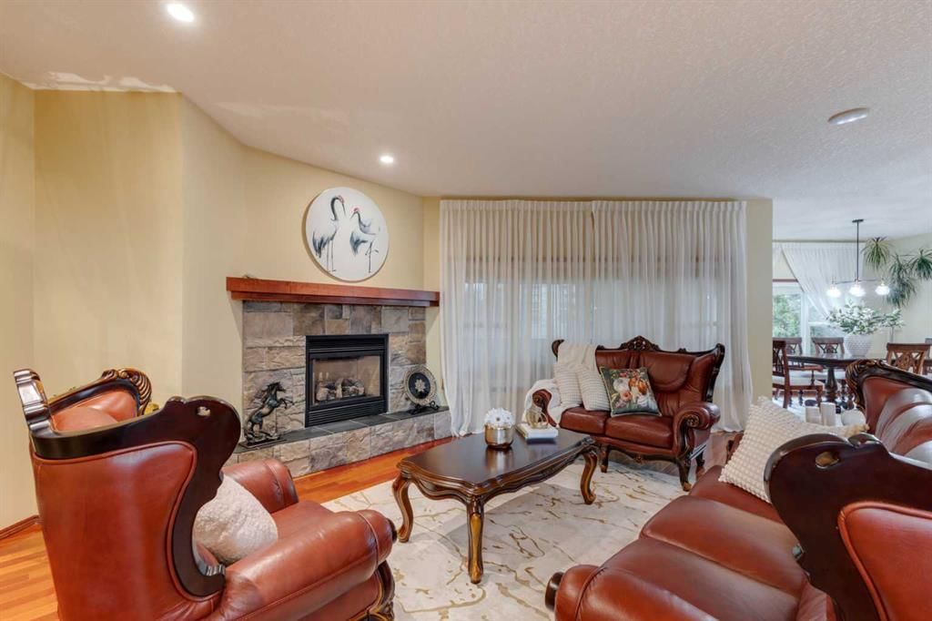 142 Discovery Ridge Boulevard SW, Calgary — photo 3 of 36