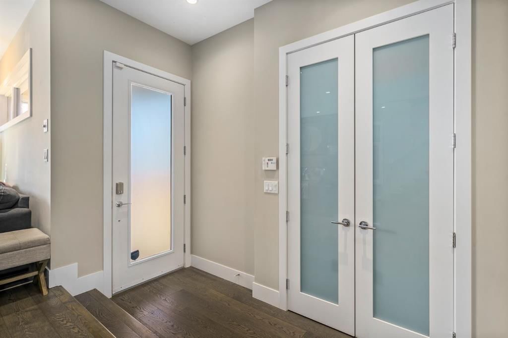 222 10 Street NE, Calgary — photo 4 of 50