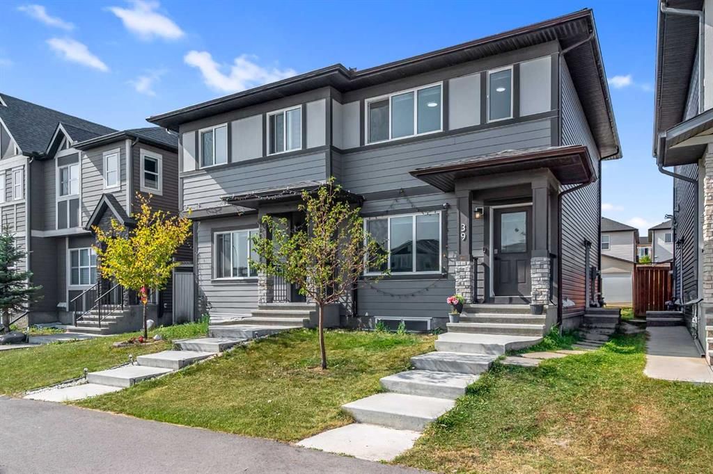 39 Cornerbrook Gate NE, Calgary — photo 3 of 35