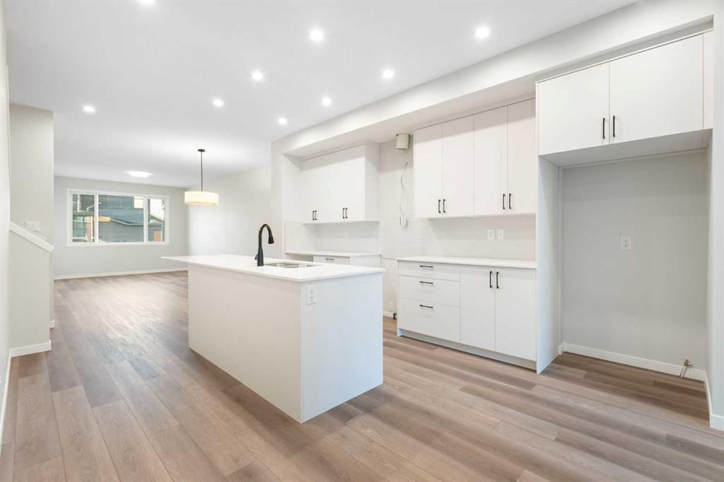 552 Rowmont Boulevard NW, Calgary — main listing photo