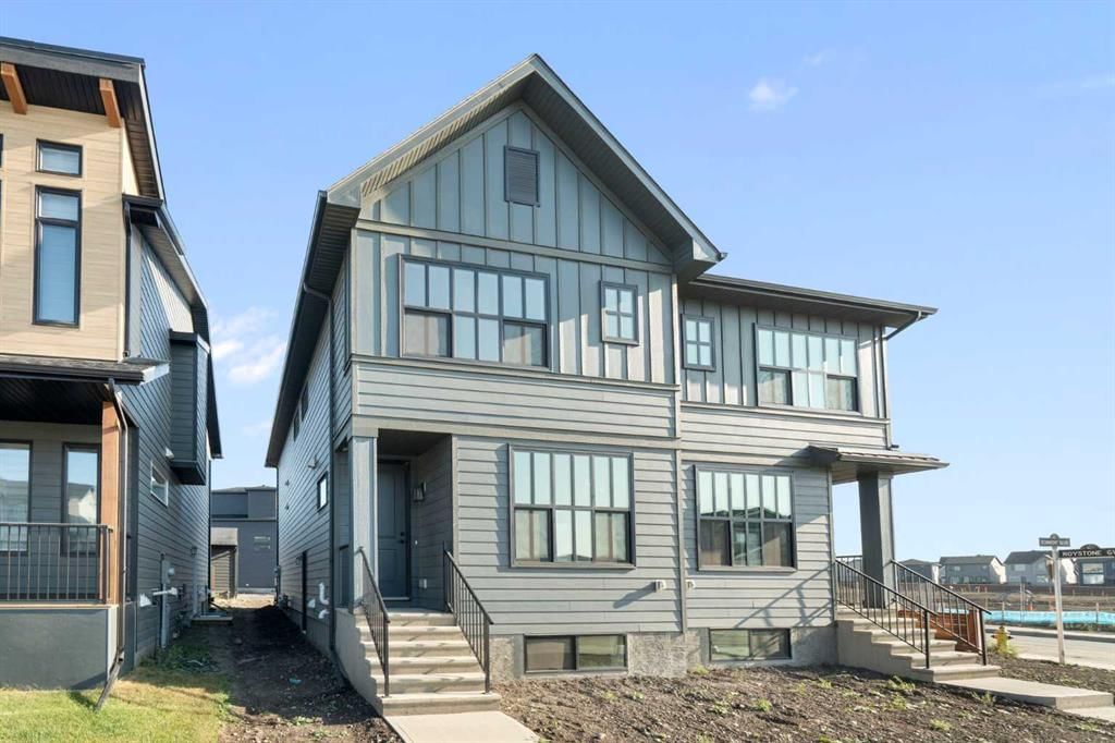 552 Rowmont Boulevard NW, Calgary — photo 2 of 49