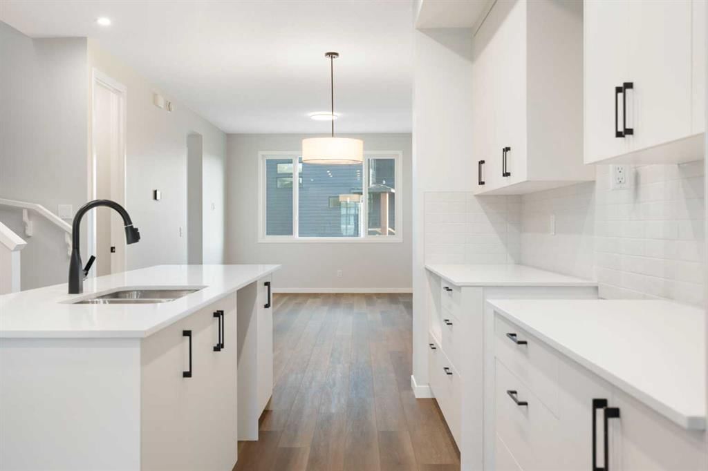 552 Rowmont Boulevard NW, Calgary — photo 5 of 49