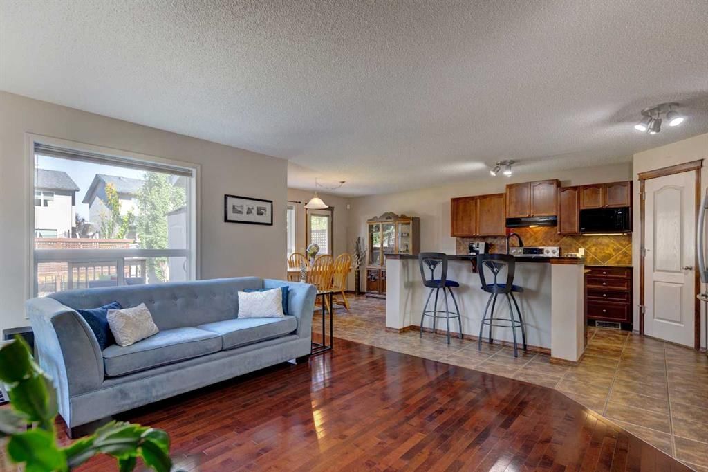 78 Cougarstone Close SW, Calgary — photo 3 of 41
