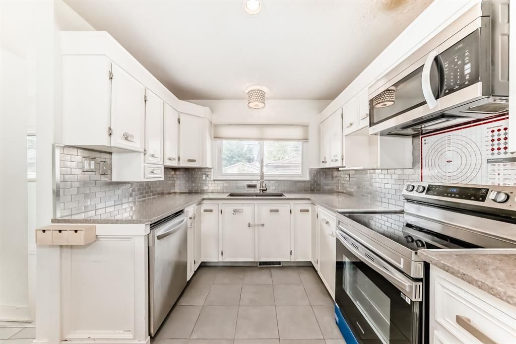 4139 Bowlen Street NW, Calgary — photo 3 of 28