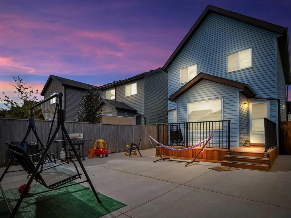 144 Skyview Point Green NE, Calgary — photo 2 of 33