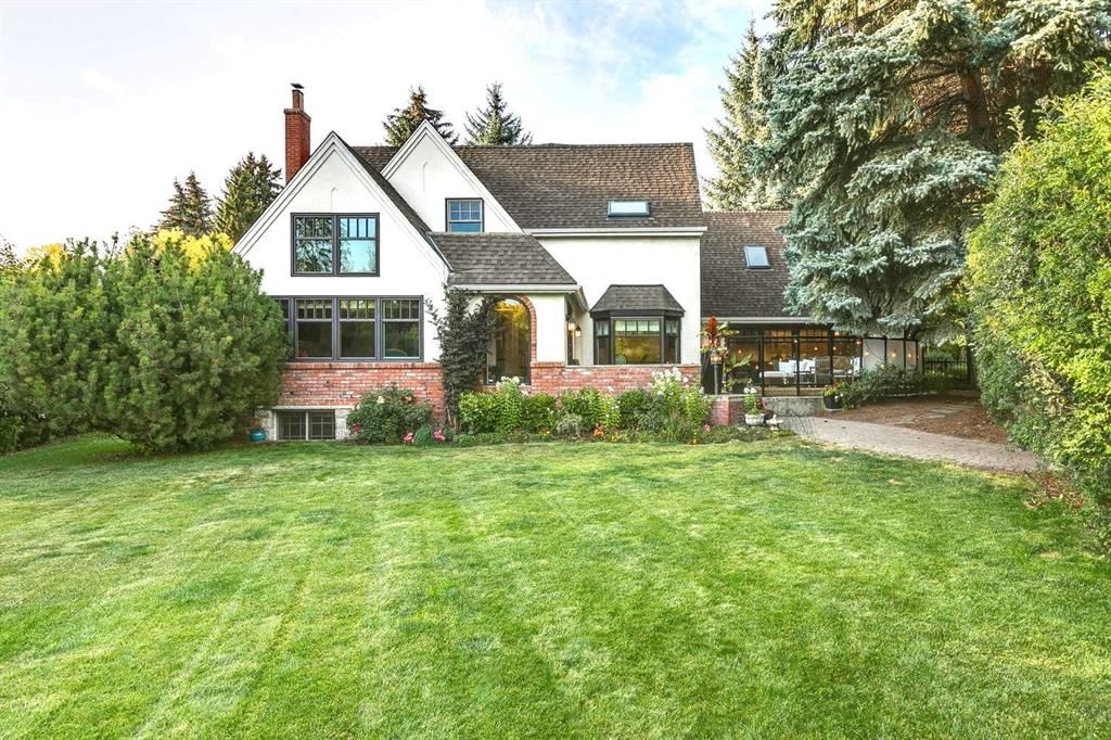2409 Carleton Street SW, Calgary — main listing photo