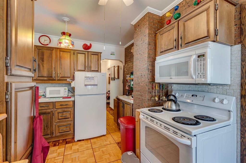 840 19 Avenue NW, Calgary — photo 5 of 17