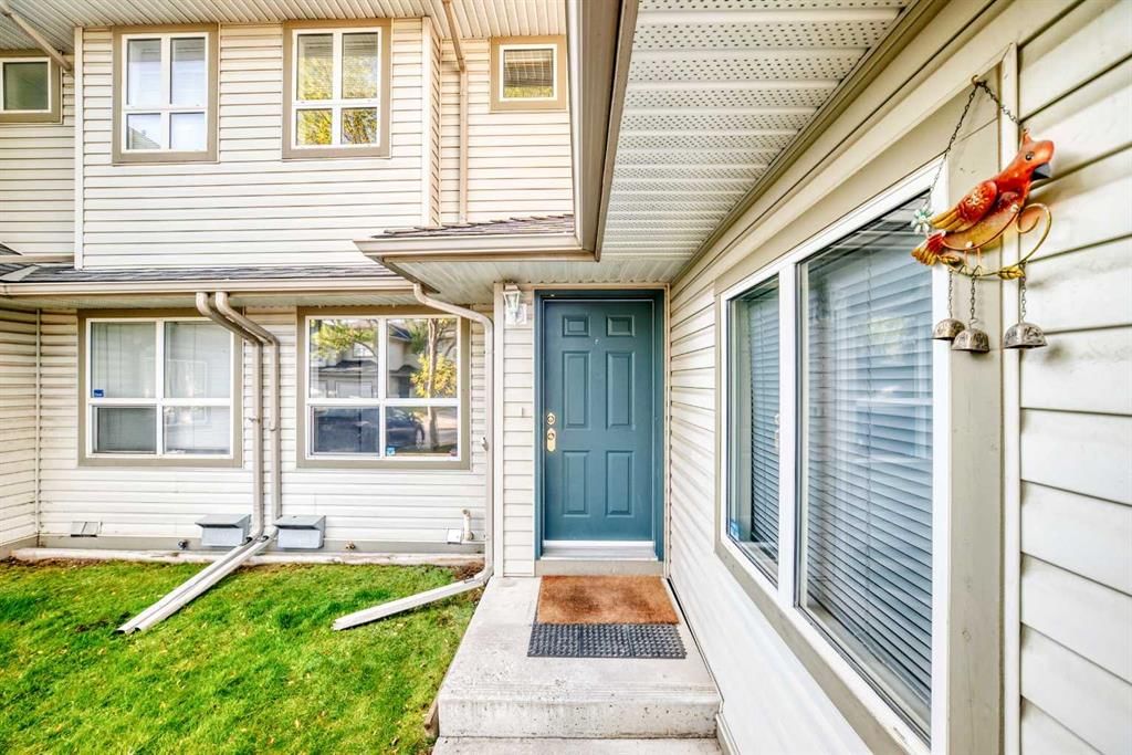 215 Harvest Gold Place NE, Calgary — photo 4 of 49
