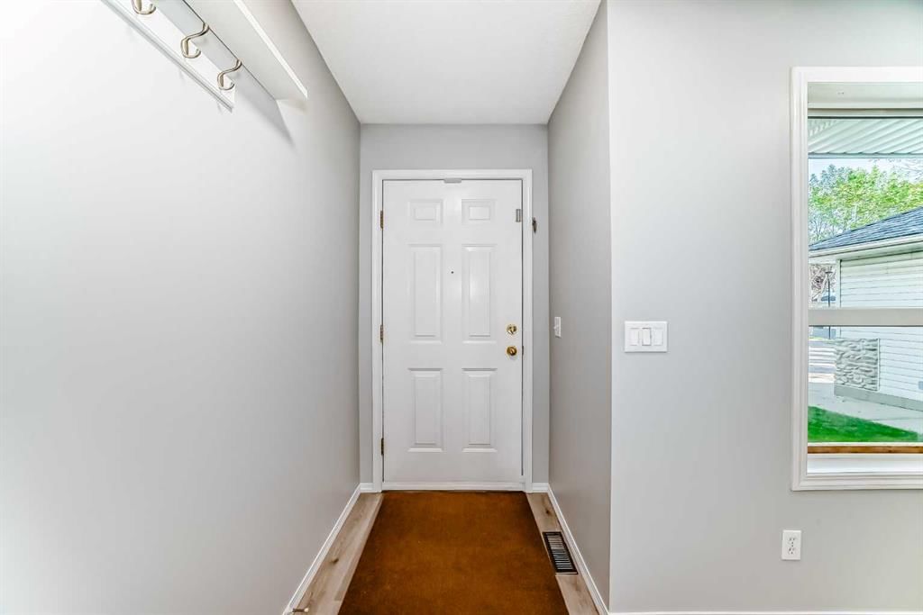 215 Harvest Gold Place NE, Calgary — photo 5 of 49