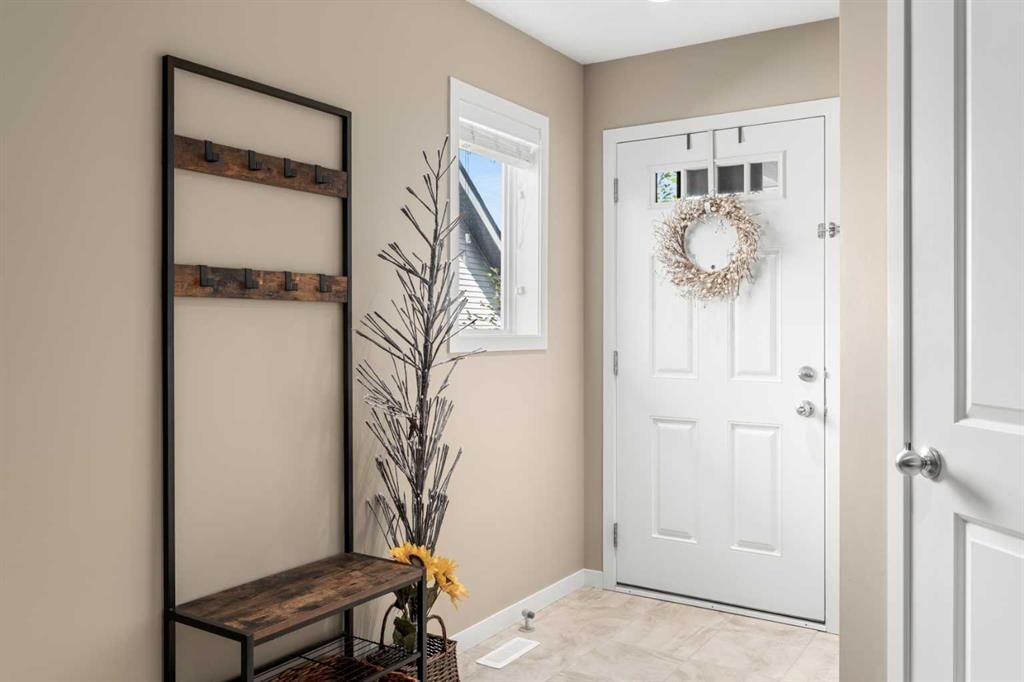 40 Cranarch Crescent SE, Calgary — photo 4 of 44