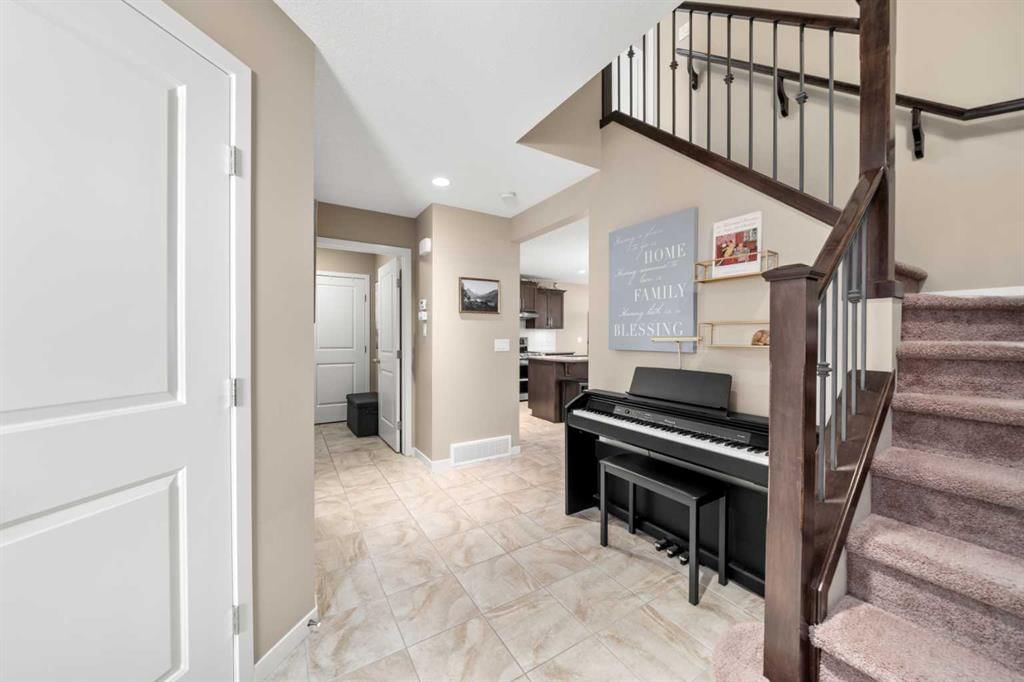 40 Cranarch Crescent SE, Calgary — photo 5 of 44