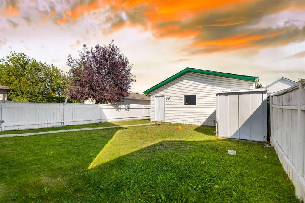 14 Tarington Park NE, Calgary — photo 3 of 37