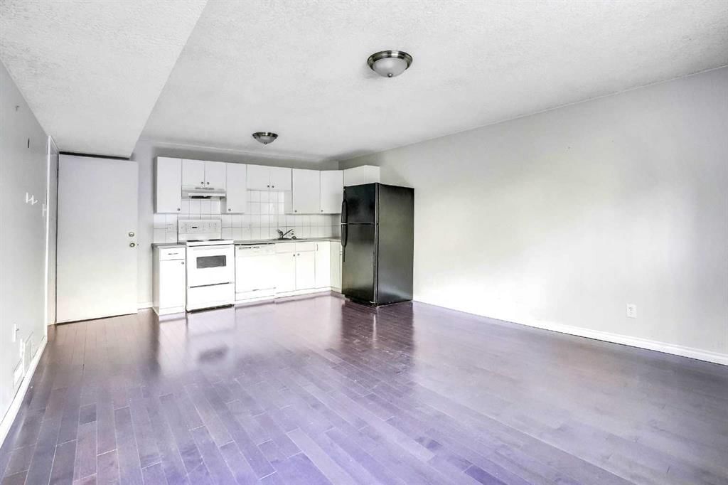 185 Cornwallis Drive NW, Calgary — photo 5 of 48