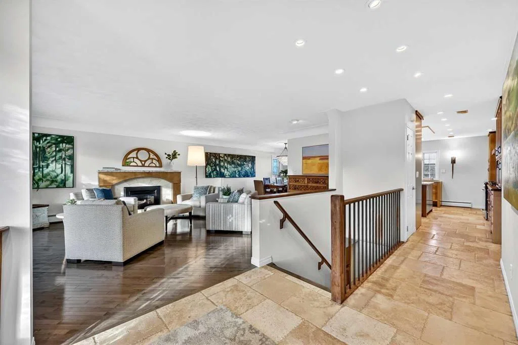 1659 St Andrews Place NW, Calgary — photo 4 of 49