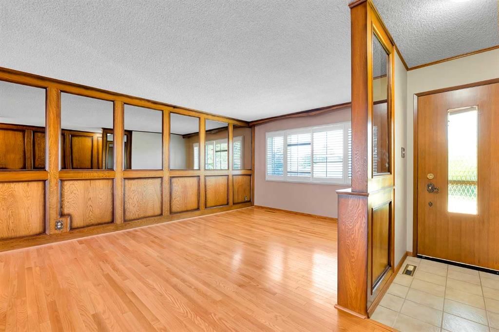 1012 Mackid Road NE, Calgary — photo 3 of 46