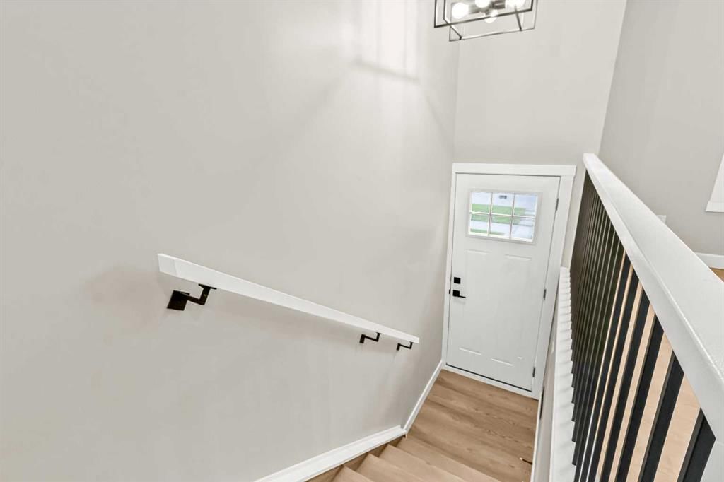 10512 Oakfield Drive SW, Calgary — photo 4 of 35