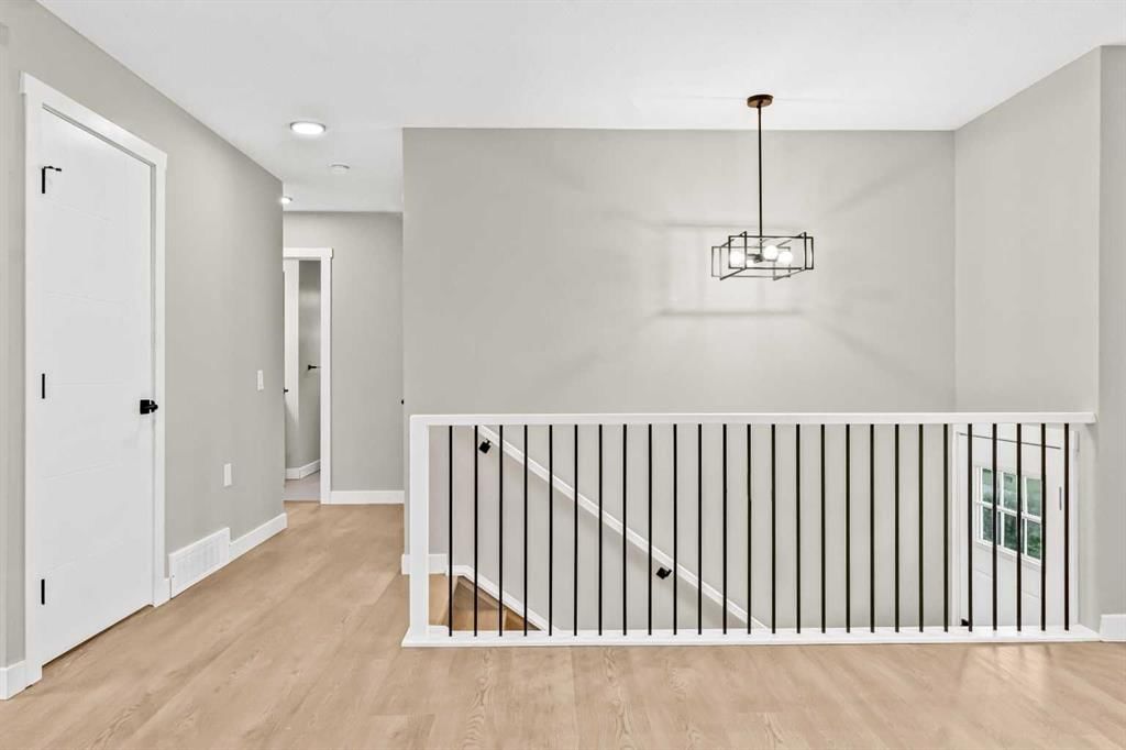 10512 Oakfield Drive SW, Calgary — photo 5 of 35