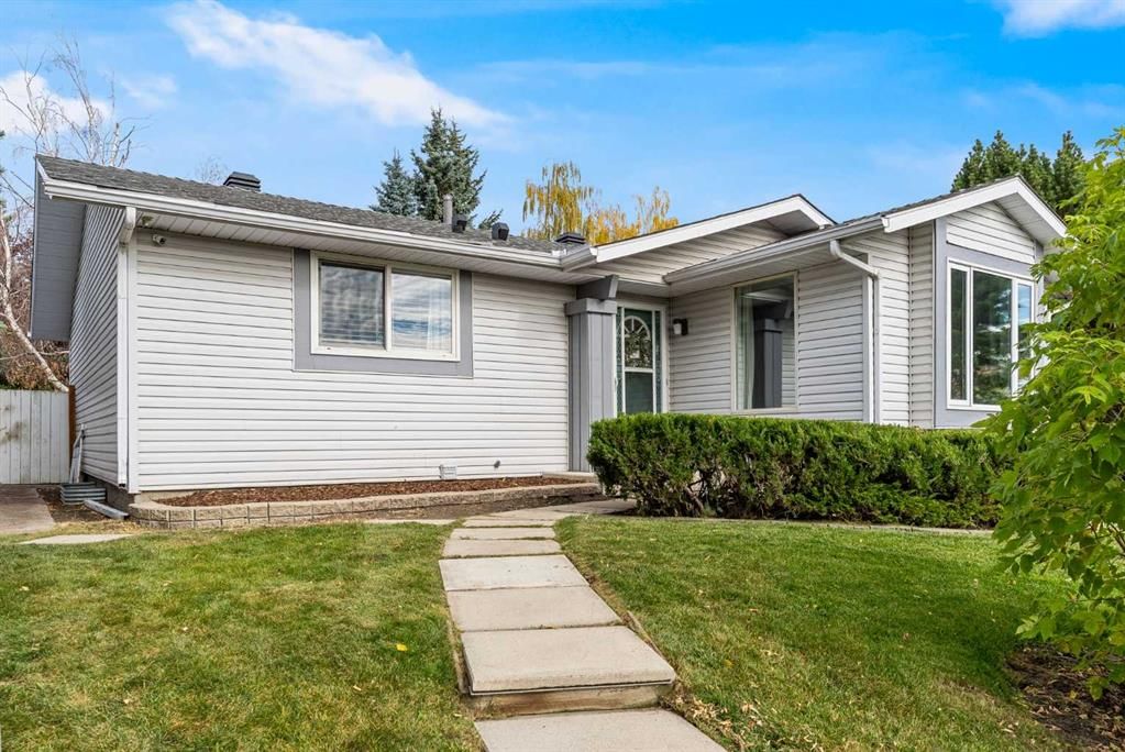 92 Woodford Drive SW, Calgary — photo 2 of 47