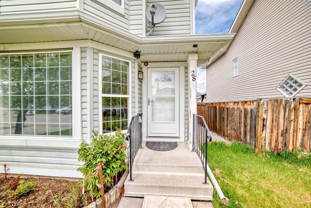 28 Country Hills Manor NW, Calgary — photo 2 of 23