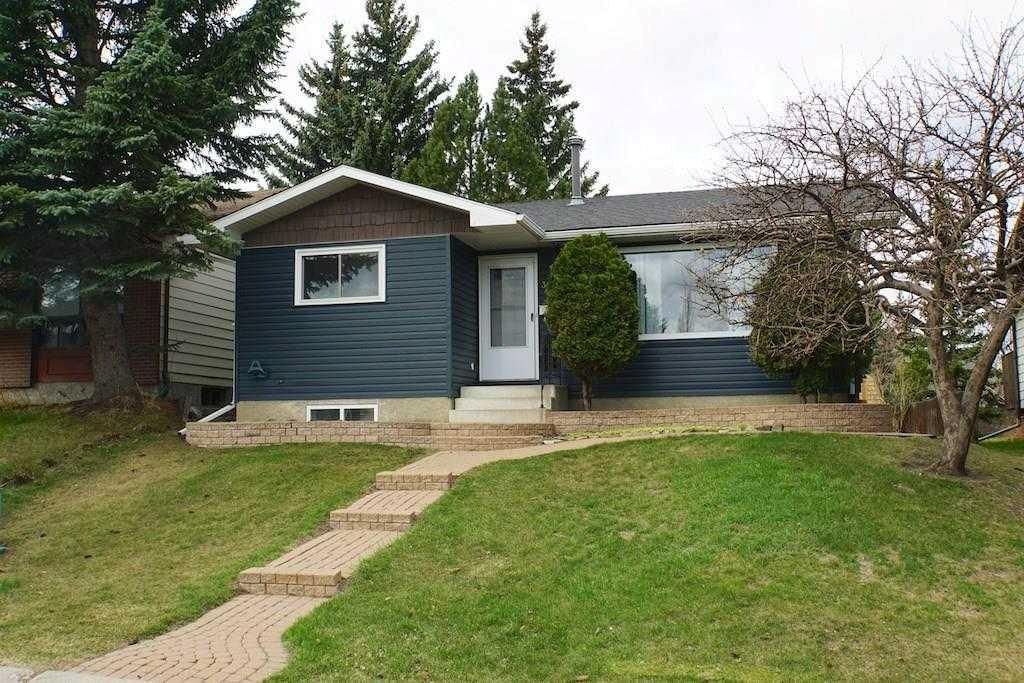 39 Bearberry Crescent NW, Calgary — main listing photo