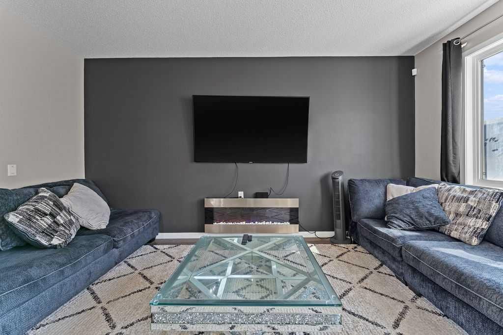 59 Howse Manor NE, Calgary — photo 5 of 45