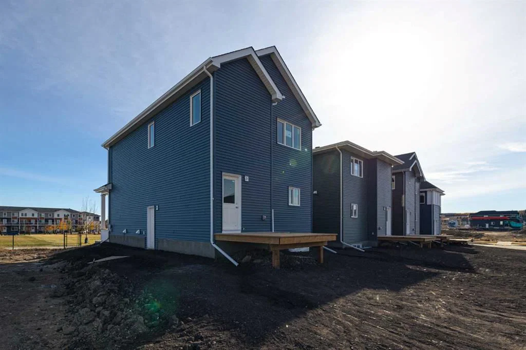 19 Creekstone Walk SW, Calgary — photo 2 of 27