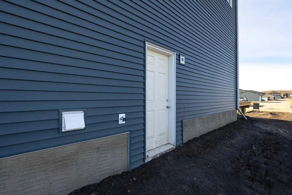 19 Creekstone Walk SW, Calgary — photo 3 of 27