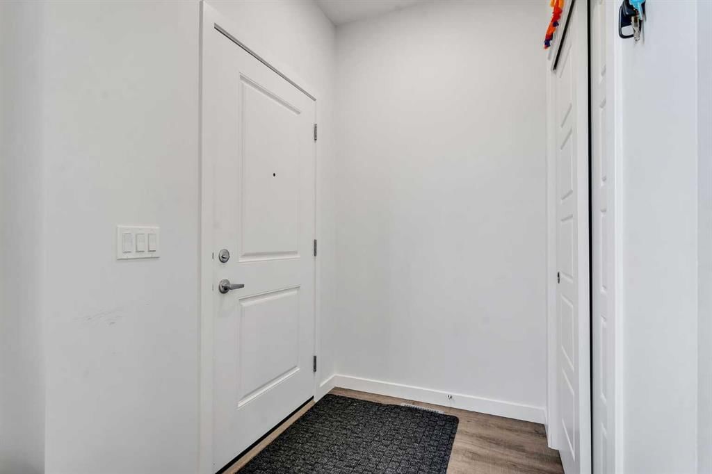 72 Creekside Boulevard SW, Calgary — photo 4 of 31