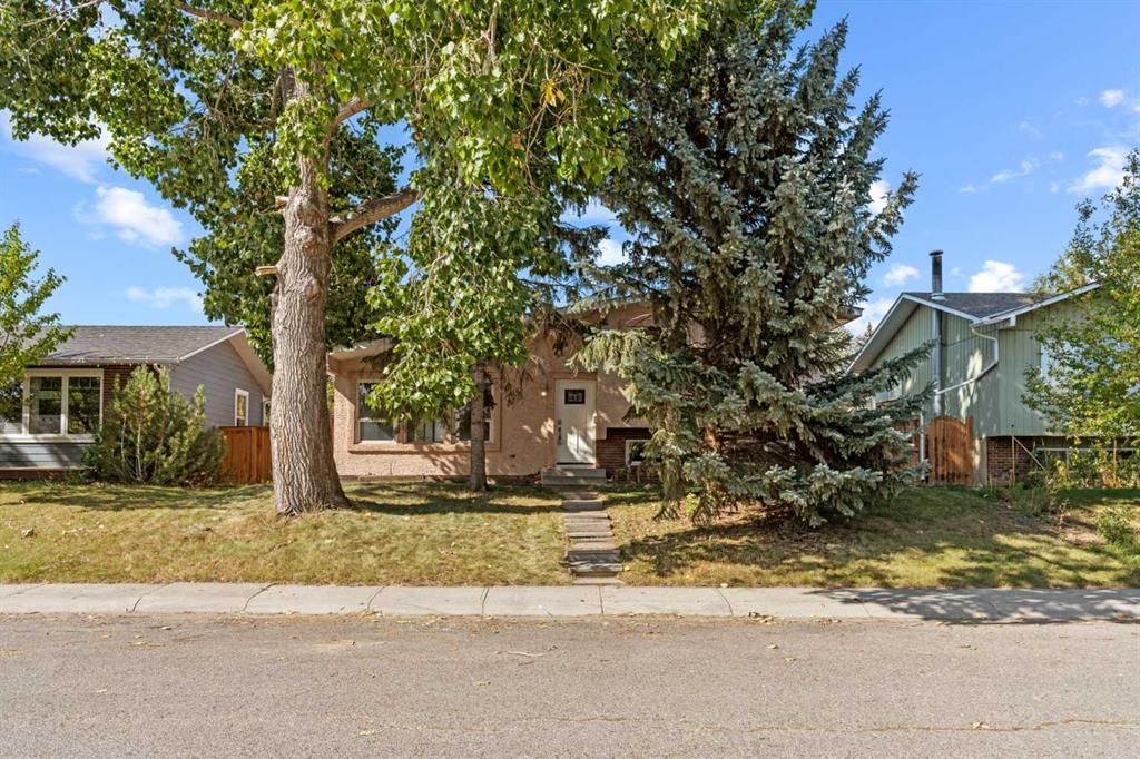 212 Queen Anne Road SE, Calgary — photo 2 of 40