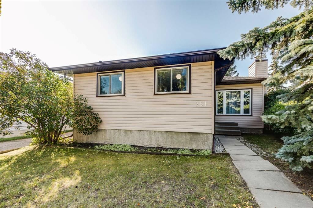 251 Pineland Place NE, Calgary — photo 3 of 30