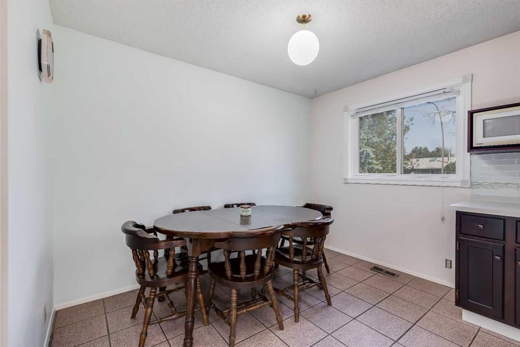 251 Pineland Place NE, Calgary — photo 5 of 30