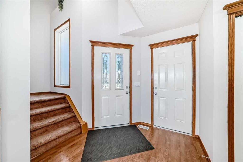 53 Evansford Grove NW, Calgary — photo 4 of 50