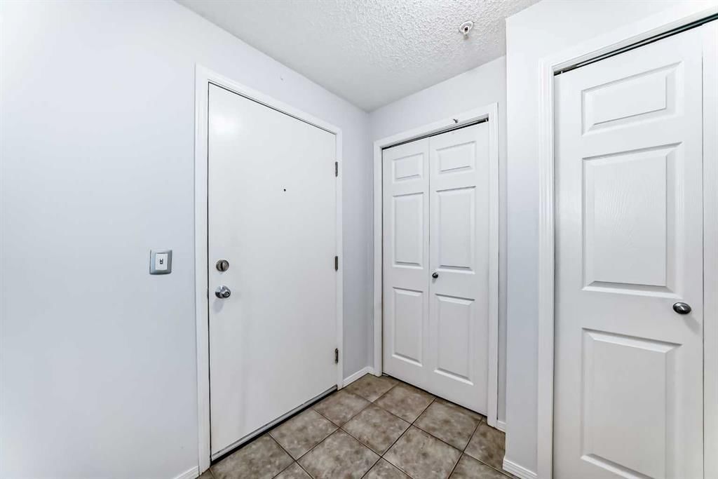 2238, 8 Bridlecrest Drive SW, Calgary — photo 4 of 46