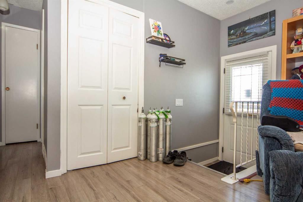 1251 Penedo Crescent SE, Calgary — photo 2 of 35