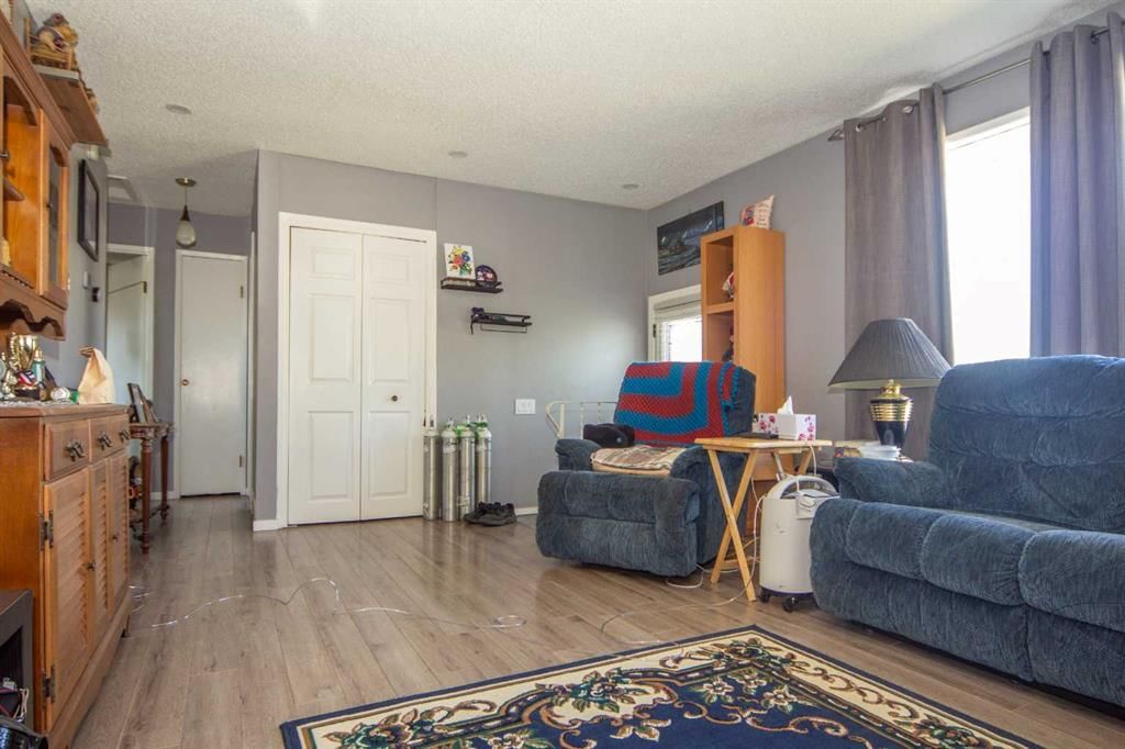 1251 Penedo Crescent SE, Calgary — photo 4 of 35