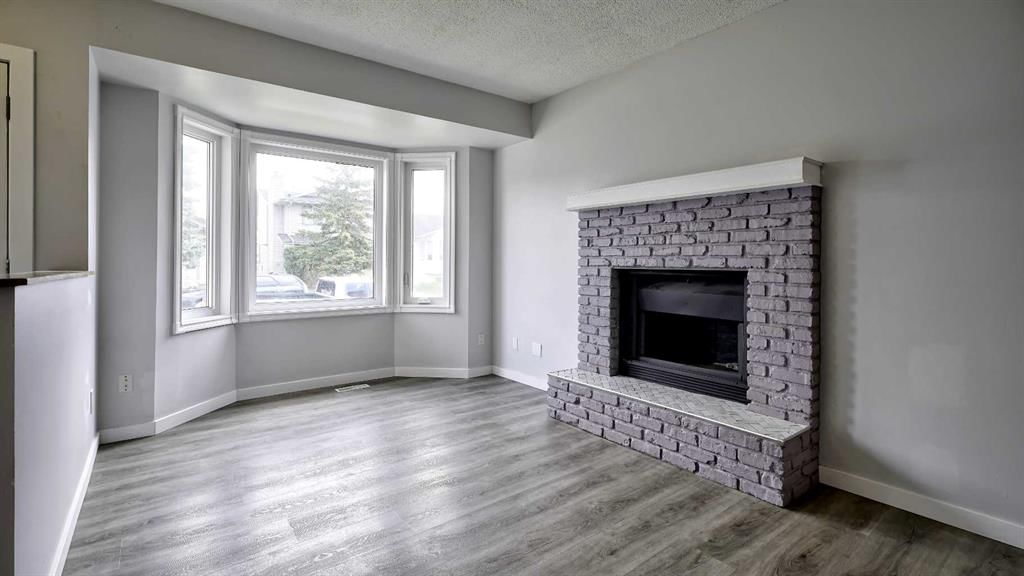 124 Riverbrook Way SE, Calgary — photo 3 of 23